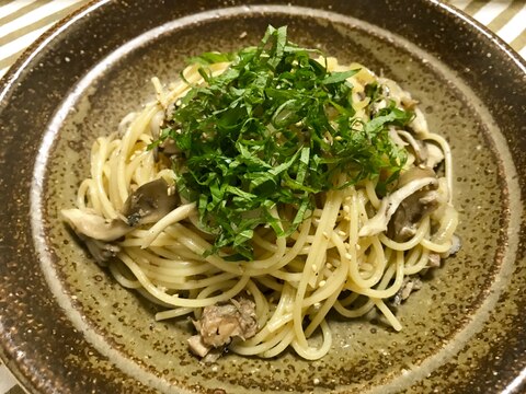 サバの缶詰で手軽に！サバと大葉とレモンのパスタ